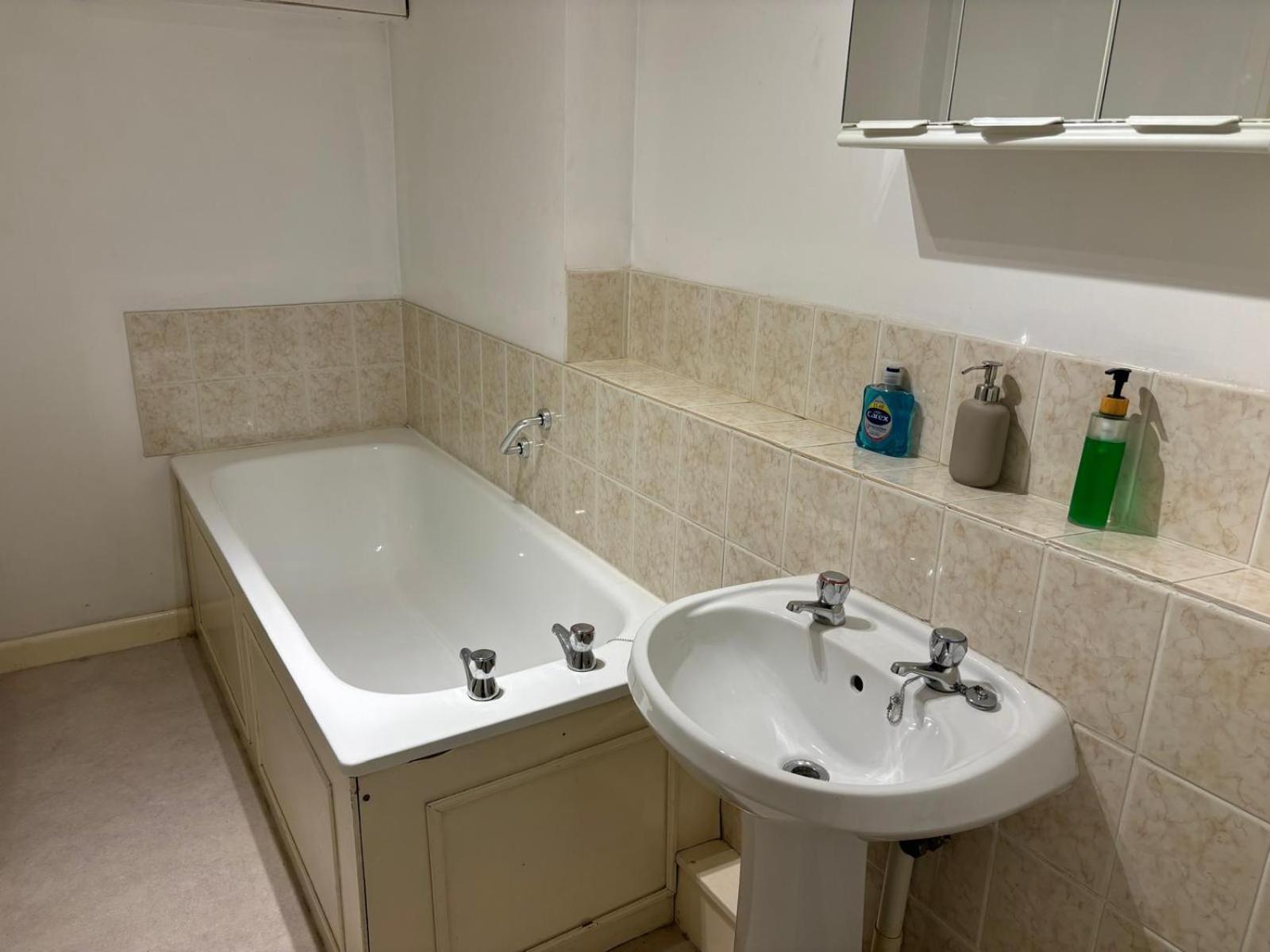 The Coach House Aparthotel ซอลส์บรี ภายนอก รูปภาพ