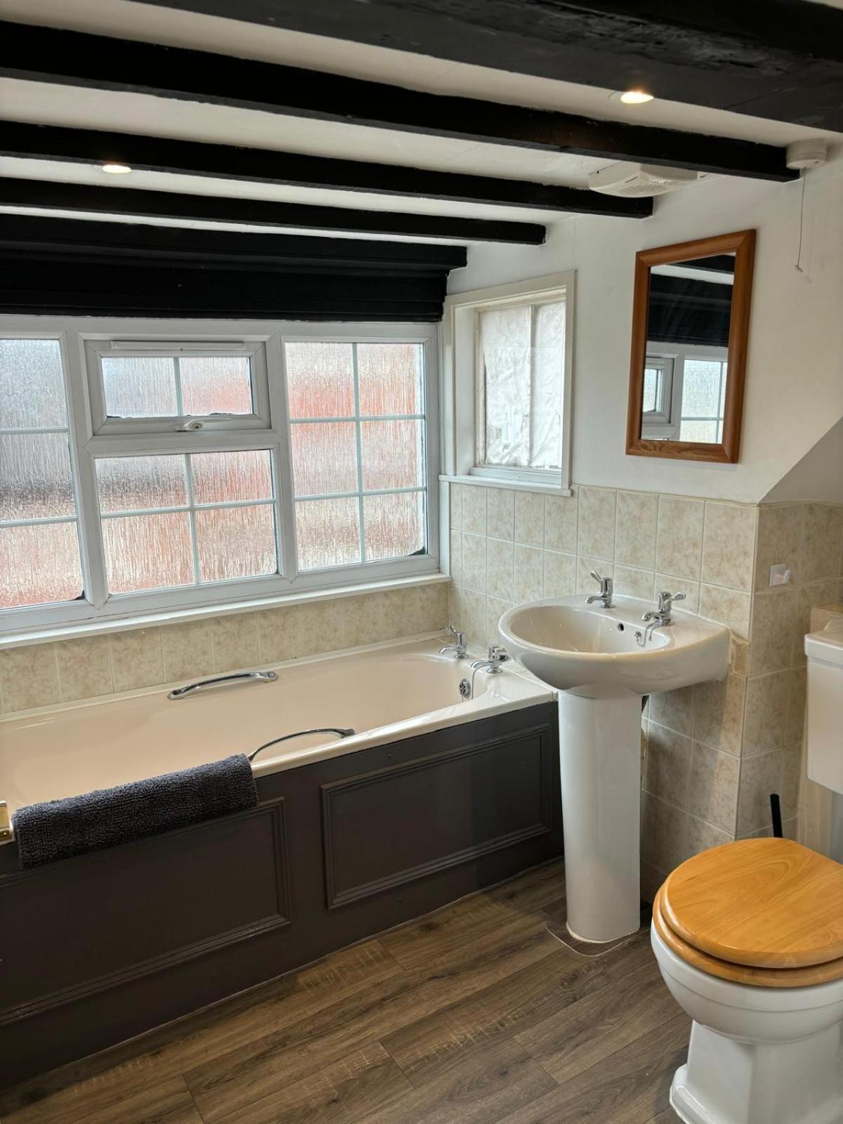 The Coach House Aparthotel ซอลส์บรี ภายนอก รูปภาพ